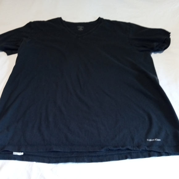 Calvin Klein Men's Dark Tee - Picture 1 of 4